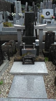 小谷田家の墓石.jpg